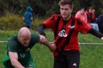 Späte Gegentore lassen Heimelf leer ausgehen - Jakob Pieles (links) war im Spiel gegen Lok Zwickau Antreiber und Torschütze für die Mühltroffer.
