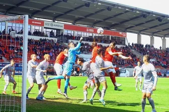 Später Treffer sichert FSV Zwickau den Heimsieg - Der FSV Zwickau hat am Samstag in der 3. Fußball-Liga seine Serie von ungeschlagenen Spielen ausgebaut.