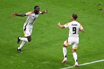 Spätes 1:1 gegen die Schweiz: Deshalb bringt das Füllkrug-Tor Deutschland besondere Energie - „Das kann ein Knackpunkt gewesen sein“: Antonio Rüdiger (li.) und Niclas Füllkrug bejubeln das späte Ausgleichstor.
