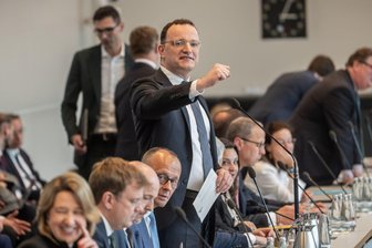 Spahn bleibt Fraktionschef - Verluste bei Wiederwahl - Jens Spahn: Wiedergewählt mit knapp fünf Prozentpunkten weniger als vor einem Jahr. 