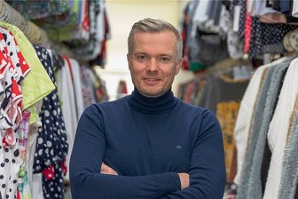 "Spanne zum Billig-Produkt schrumpft": Damenmode Made in Vogtland - Wenig planbar, hoher Innovationsdruck: Die Corona-Pandemie fordert den Geschäftsführer von Seidel-Moden in Schreiersgrün. Axel Seidel hofft, bald wieder auf einem etwas niedrigeren Level agieren zu können.