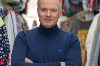 "Spanne zum Billig-Produkt schrumpft" - Wenig planbar, hoher Innovationsdruck: Die Corona-Pandemie fordert den Geschäftsführer von Seidel-Moden in Schreiersgrün. Axel Seidel hofft, bald wieder auf einem etwas niedrigeren Stress-Level agieren zu können.