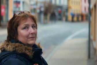 Spannendes Familiengeheimnis führt vom Ruhrpott ins Vogtland - Petra Schulz auf Recherchebesuch in Auerbach. Einige Male war die Lehrerin und Autorin schon da. 2025 will sie noch mehr wissen über die Familiengeschichte, die teils auch den Stoff für ihren dritten Liebesroman liefert.