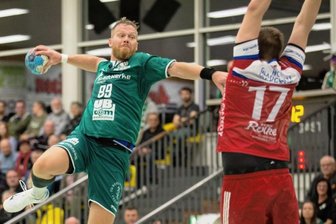 Spannung bis zur letzten Sekunde - Der Freiberger Alexander Matschos, der nach der vergangenen Saison das Traineramt bei der HSG abgab, unterstützt das Team wieder auf dem Spielfeld. Gegen Glauchau/Meerane gelangen ihm vier Treffer.