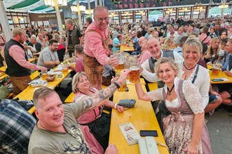 Spannung vor der dritten Plauener Sternquell-Wiesn: Veranstalter rechnen mit Superlativen - Plauen läuft sich warm für die dritte Auflage der Sternquell-Wiesn. Viele kommen inzwischen in passender Kleidung, obwohl das kein Muss ist. Am Freitag, 16 Uhr beginnt die dreitägige Veranstaltung. Es ist angerichtet.