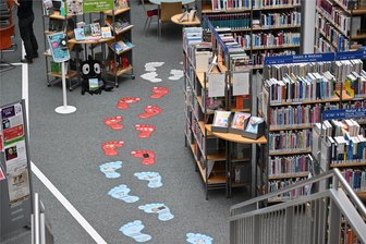 Spardruck in Chemnitz: Keine neue Leitung für die Stadtbibliothek? - Wohin steuert die Chemnitzer Stadtbibliothek? Die Einrichtung im Tietz und ihre Außenstellen in mehreren Stadtteilen zählen jährlich einige Hunderttausend Besuche. Ein Konzept für ihre Zukunft liegt derzeit auf Eis.
