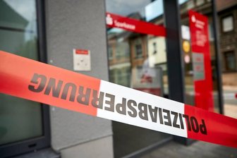 Sparkasse in Hartha überfallen - Bewaffneter Täter auf der Flucht -