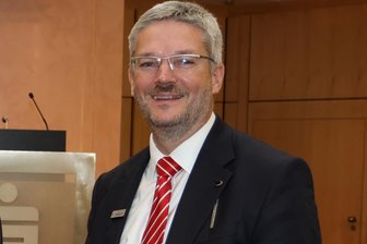 Sparkasse Zwickau einigt sich mit früherem Chef Felix Angermann auf Vertragsauflösung - Felix Angermann und die Sparkasse Zwickau haben sich getrennt – mehr als neun Monate nach seiner Beurlaubung.