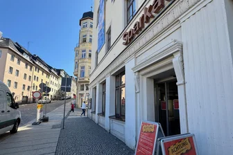 Sparkassen-Filiale im Erzgebirge geschlossen: Was sich mit dem Umbau ändert - Die Filiale der Erzgebirgssparkasse am Marktplatz in Annaberg-Buchholz ist seit Donnerstag geschlossen.