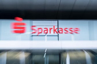 Sparkassenkunde kämpft um Gebührenrückzahlung -