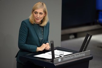 Sparpaket für Gesundheitsausgaben in Bundestag und Bundesrat - Gesundheitsministerin Warken bringt ihr Sparpaket ins parlamentarische Verfahren. (Archivbild) 