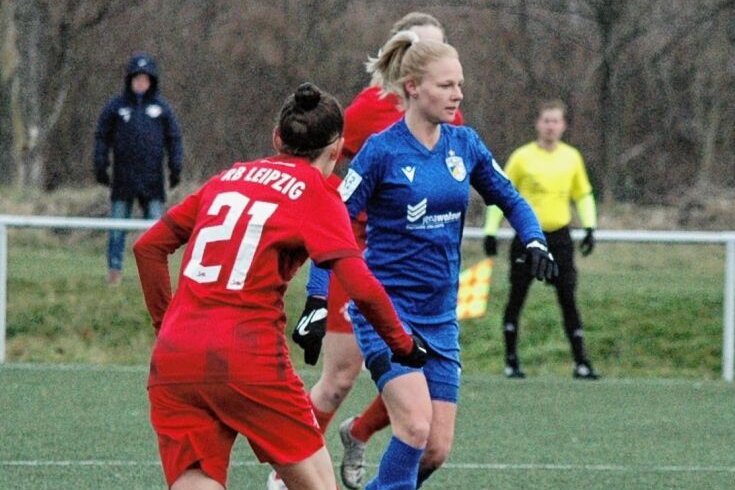 Spaß am Spiel sticht Verletzungsschock aus - In ihrem Spiel ist Annalena Breitenbach (am Ball) die lange Verletzungspause nicht anzumerken. 