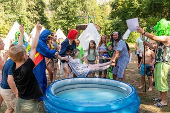 Spaß im Feriencamp Rochlitz: Es gibt noch freie Plätze - Neptuntaufen gehörten in den vergangenen Jahren immer wieder zu den Aktivitäten im Feriencamp Rochlitz.