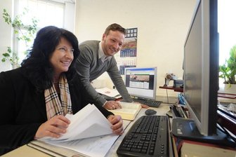 Spaß mit Steuern - Je komplizierter die Karriere, desto größer die Herausforderung: Steuerberaterin Silke Lachmann und der angehende Steuerfachangestellte Michael Langer haben in der Steuerkanzlei ihren Traumjob gefunden.