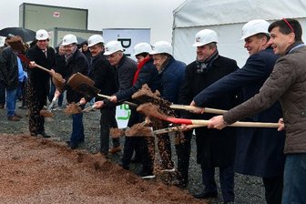 Spatenstich für Gemüsegroßhändler im Gewerbegebiet Berbersdorf - Symbolischer Spatenstich der Firma Landgard im Gewebegebiet Berbersdorf in der Gemeinde Striegistal