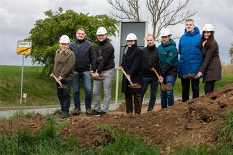 Spatenstich für neuen Radweg zwischen Steinsdorf und Jößnitz vollzogen - Am Mittwoch wurde der symbolische Spatenstich für den neuen Radweg von Jößnitz nach Steinsdorf vollzogen.