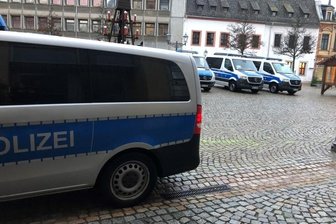"Spaziergänge" verliefen ohne Zwischenfälle - Schon am Nachmittag bezogen Polizisten aus Baden-Württemberg auf dem Kornmarkt Stellung.