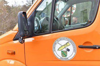 Spaziergänger entdeckt bei Plauen einen merkwürdigen Gegenstand in der Weißen Elster - Experten des Kampfmittelbeseitigungsdienstes bargen am Sonntag einen gefährlichen Gegenstand nahe des Possigweges.