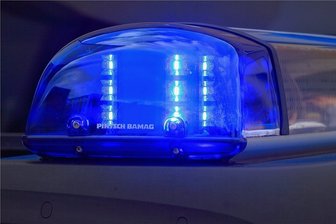 "Spaziergänger" in mehrere Orten im Vogtland unterwegs - 137 Polizisten waren am Montagabend im Vogtlandkreis und dem Landkreis Zwickau bei "Spaziergängen" gegen die Coronamaßnahmen im Einsatz.