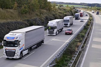 Spediteure aus Westsachsen schlagen Alarm: Mautverdopplung wird alle Waren teurer machen - Die bevorstehende Mautverdopplung wirkt sich auf alle Waren aus, die auf der Straße transportiert werden.
