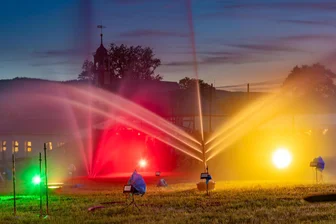 Spektakel im Erzgebirge: Farbenfrohe Wasserspiele in Olbernhau - Etwa 30 Minuten lang dauerten die Spiele aus Wasser und Licht.