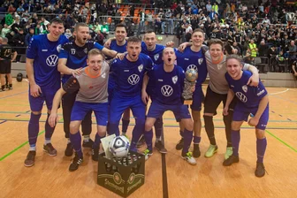 Spektakel unterm Hallendach: Freie-Presse-Pokal sucht in Sachsen seinesgleichen - In der mit 1100 Zuschauern ausverkauften Plauener Einheit-Arena sicherte sich im Januar der Reichenbacher FC den Pokal der Freien Presse. Insgesamt über 5500 Fans pilgerten bei der vergangenen Auflage zu den insgesamt neun Turnieren. 