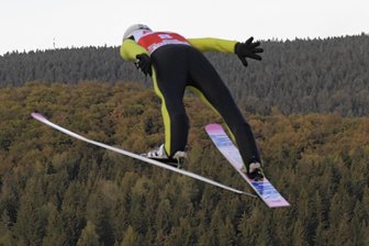 Spektakuläre Flüge in der Vogtland-Arena machen Lust auf mehr - Daniel-André Tande zeigte sich wie seine norwegischen Teamkollegen schon in guter Form.