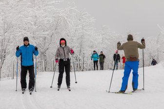 Spektakuläres Langlauferlebnis im Erzgebirge: Drei-Tagestour auf dem verschneiten Stoneman Miriquidi - Skilanglauf am Fichtelberg ist aber derzeit auch auf individueller Spur möglich.