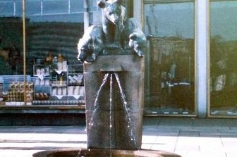 Spende: 30.000 Euro für Bärenbrunnen-Nachbau - Der Brunnen.