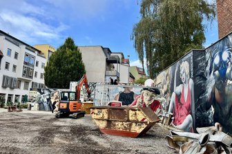 Spendenaktion für Tassos Wandbild in Zwickau gestartet - Bauarbeiten machen dem XXL-Wandbild in Zwickau zu schaffen.