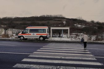 Spendenaktion im Erzgebirge: Ein Rettungswagen und viele aufwühlende Momente - Der gespendete Krankenwagen aus dem Erzgebirge auf dem Weg in die Ukraine. Die Tour durch das seit nunmehr fast zwei Jahren vom Krieg gezeichnete Land glich mitunter einer Geisterfahrt.