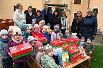 Spendenaktion in Glauchau läuft noch bis Montag - Die Kita „Villa Zwergenland“ in Hainichen unterstützte 2024 „Weihnachten im Schuhkarton“.