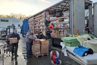 Spendenaktion in Hainichen: Geschenke für ein ukrainisches Kinderheim mit Kriegswaisen gesucht - Bereits Ende November startete ein Transport mit Geschenkpäckchen an Bord.