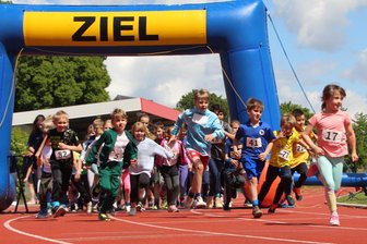 Spendenlauf in Frankenberg: Rekord mit 20.000 Runden in genau 24 Stunden - Zum Spendenlauf in Frankenberg wurden mehr als 700 aktive Teilnehmer gezählt.