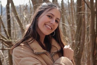 Spender für krebskranke Anna aus dem Vogtland gefunden - Dafür, dass Anna aus Plauen auch in Zukunft so fröhlich lachen kann, musste ihr genetischer Zwilling gefunden werden.