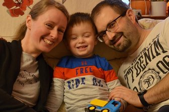Spender für Wildenfelser Familienvater gesucht - Michaela Jacob und der kleinen Konstantin hoffen so sehr, dass bald ein passender Knochenmarkspender für Ralf gefunden wird. 
