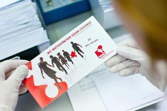 Spendersuche bei Handballspiel -