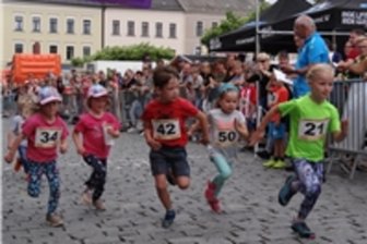 Sperken-City-Lauf in Oelsnitz: Am Sonntag gehts mitten durch das Festgeschehen - Der Start der Jüngsten beim Sperken-City-Lauf vor zwei Jahren.
