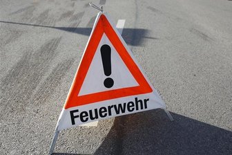 Sperrmüll am Straßenrand angezündet - Unbekannte haben am Mittwochabend eine an der Hauptstraße im Reinsdorfer Ortsteil Vielau abgestellte Matratze angezündet.