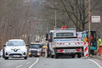 Sperrung auf der B 175: Wie man am besten nach Werdau gelangt, und was ein Schleichweg taugt - Stadteinwärts kann der Schützenhausberg auf der B 175 in Richtung Werdau derzeit nicht befahren werden. Noch bis zum 13. Dezember wird dort gebaut.