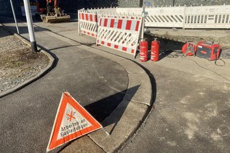 Sperrung auf der Burgstraße in Reichenbach dauert an - Auf der Burgstraße in Reichenbach wird aktuell gebaut. Grund sind Probleme an Gasleitungen.