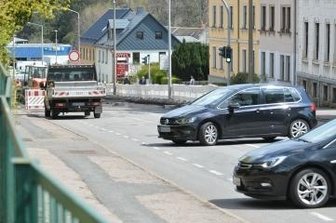 Sperrung der B 173 löst Verwirrung aus - Die Straßenbauarbeiten auf der Chemnitzer Straße (B 173) in Freiberg sorgen für viel Unmut unter den Autofahren. 