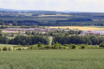 Sperrung für zwei Wochen auf der Ortsdurchfahrt Steinpleis - Die Zufahrt zum Pleißencenter in Steinpleis ist zwei Wochen lang nur aus Richtung Steinpleis möglich.
