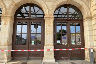 Sperrung von Eingang und Halle am Hauptbahnhof Chemnitz wieder aufgehoben - Am frühen Dienstagabend haben Bundespolizisten die Bahnhofsvorhalle am Hauptbahnhof in Chemnitz gesperrt.