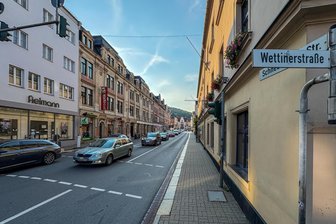 Sperrungen in der Innenstadt von Aue: Jetzt gibt es gute Nachrichten - Die Sperrung einer Spur auf der Schneeberger Straße in Aue ist aufgehoben.