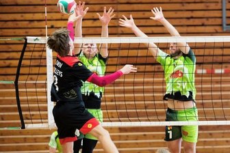 Spezifisches Training zahlt sich aus - Nicht nur in der Annahme lief es, auch oberhalb der Netzkante machten Paul Koop (l.) und Moritz Weigert (r.) eine gute Figur.