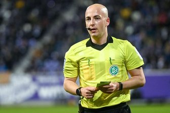Spielabbruch beim FSV Zwickau: Schiedsrichter Nicolas Winter stand schon öfter im Mittelpunkt - Der Schiedsrichter Nicolas Winter brach das Spiel FSV Zwickau gegen Rot-Weiß Essen ab.
