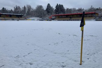 Spielabsagen für VfB Auerbach und VFC Plauen: Welche Vereine im Vogtland noch betroffen sind - Dieses Foto entstand am Donnerstag im Auerbacher Stadion. Die Absage des VfB-Heimspiels kam daher wenig überraschend.