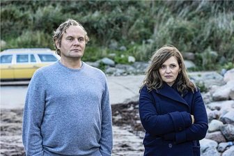 "Spielen ist ein Grundbedürfnis" - Devid Striesow als Richard Meyerhoff und Laura Tonke als Iris Meyerhoff in einer Szene des Films "Wann wird es endlich wieder so, wie es nie war".