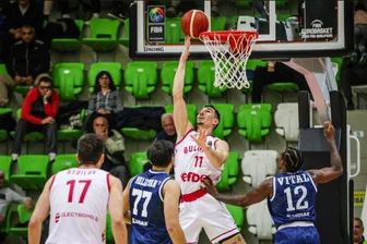 Spieler der Niners Chemnitz international unterwegs: Ein Märchenonkel als MVP und der Kapitän auf der Trauminsel - Yordan Minchev beim Spiel der bulgarischen Nationalmannschaft am Donnerstagabend gegen Armenien.